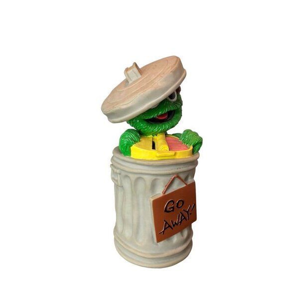 Vintage 1990 Oscar The Grouch Piggy Bank Trash Can Go Away Sesame Street illco - Picture 3 of 11
